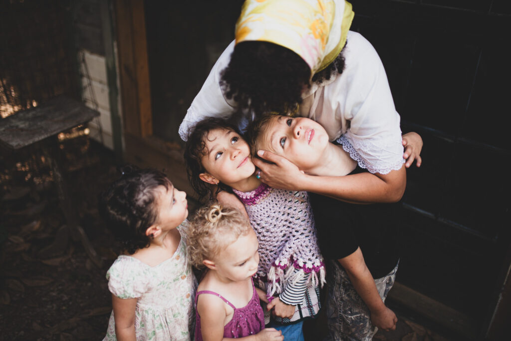 family photo shoot ideas with mother and children 